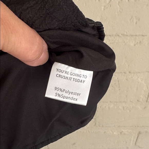 YLLW Tatum Bubble Tie Vest Black textured medium lined - Picture 4 of 5